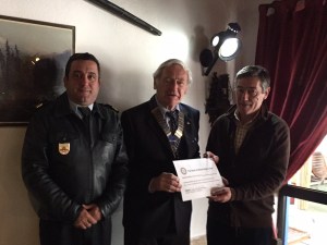 bombeiros-recieving-the-cheque